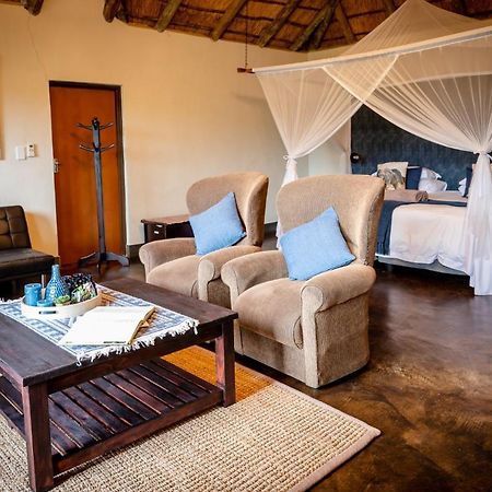 Umkumbe Safari Lodge Riverside Skukuza Buitenkant foto