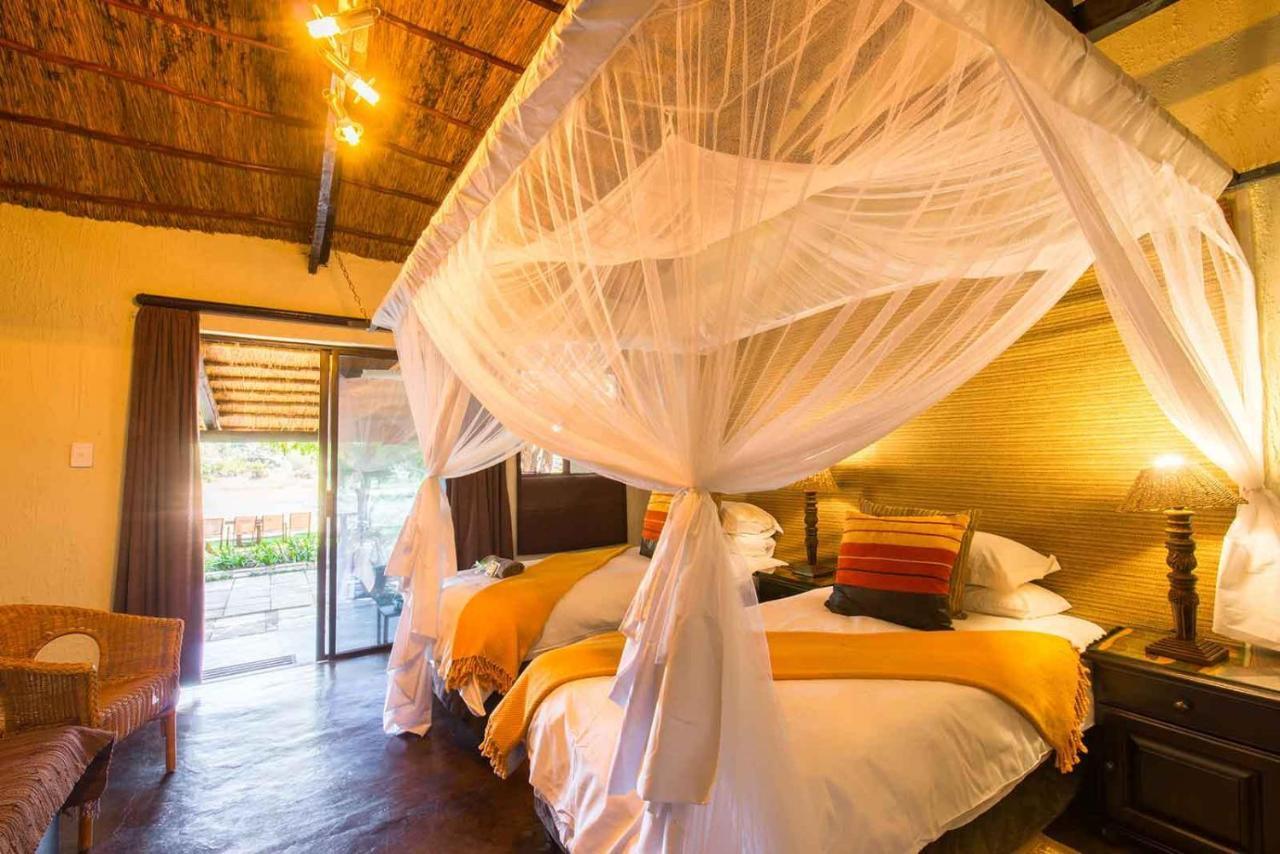 Umkumbe Safari Lodge Riverside Skukuza Buitenkant foto