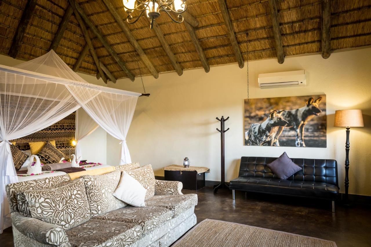 Umkumbe Safari Lodge Riverside Skukuza Buitenkant foto