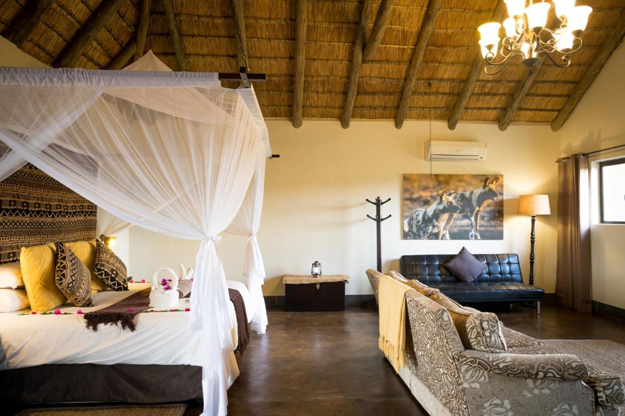 Umkumbe Safari Lodge Riverside Skukuza Buitenkant foto