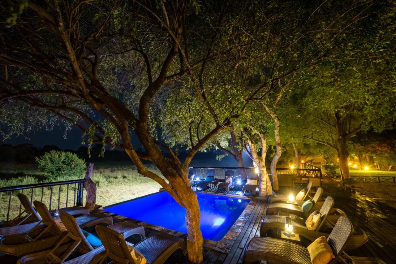 Umkumbe Safari Lodge Riverside Skukuza Buitenkant foto