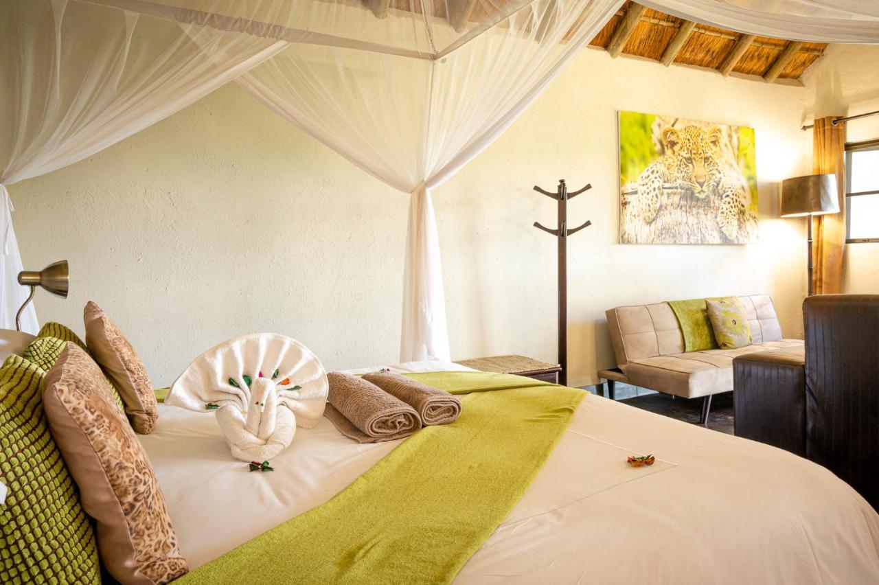 Umkumbe Safari Lodge Riverside Skukuza Buitenkant foto