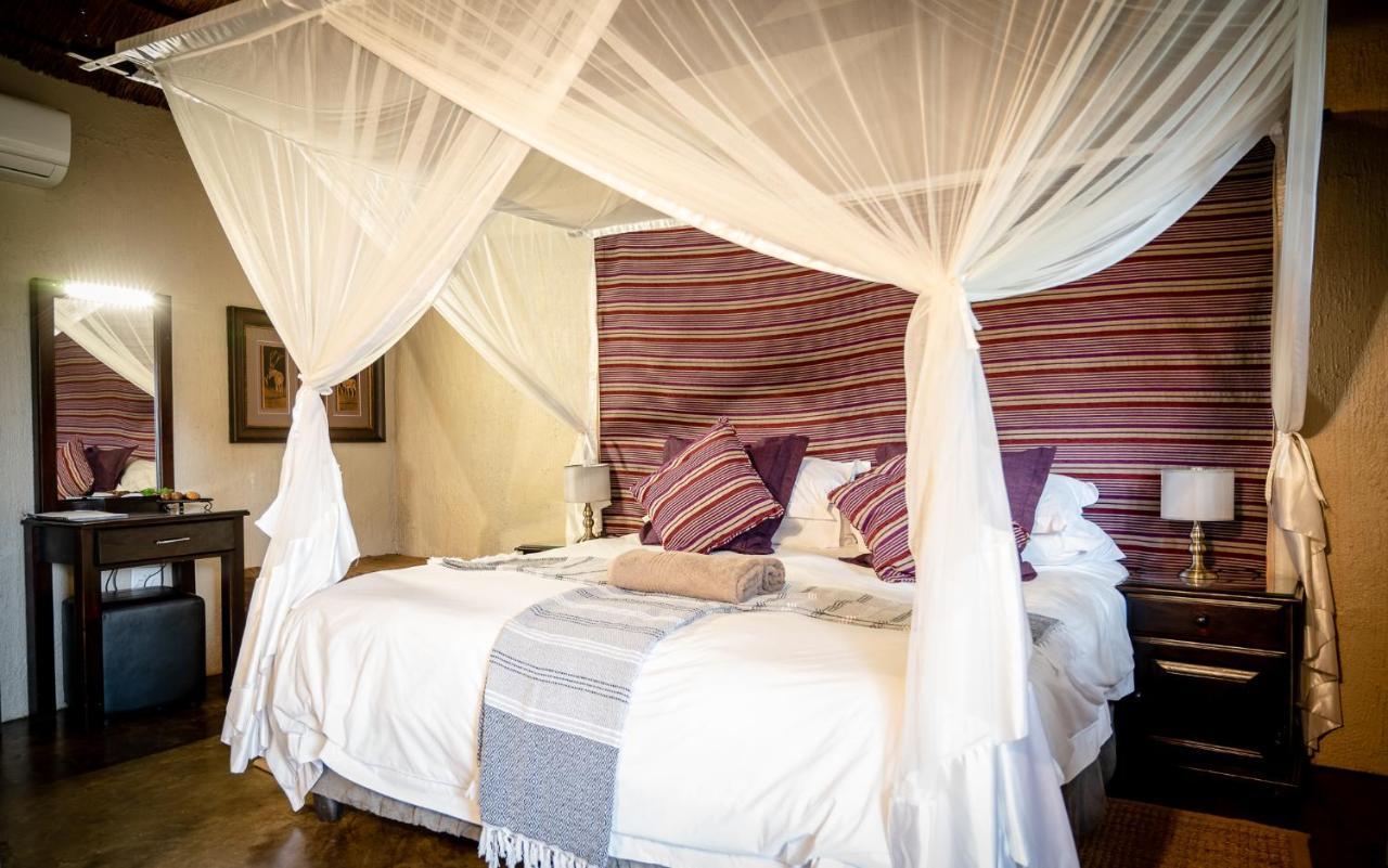 Umkumbe Safari Lodge Riverside Skukuza Buitenkant foto