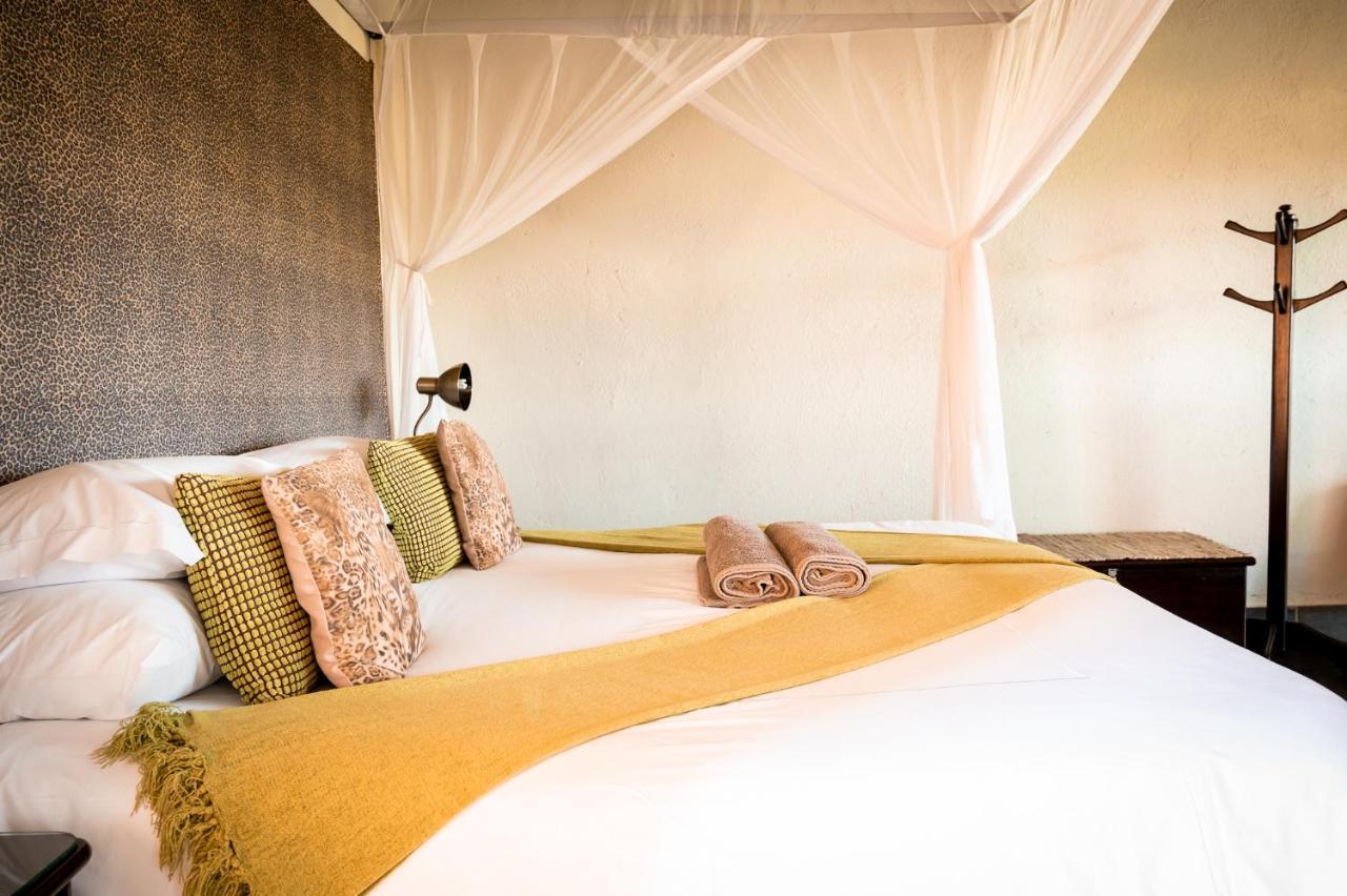 Umkumbe Safari Lodge Riverside Skukuza Buitenkant foto