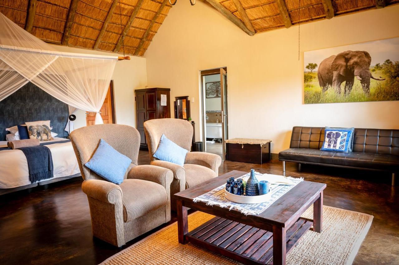 Umkumbe Safari Lodge Riverside Skukuza Buitenkant foto